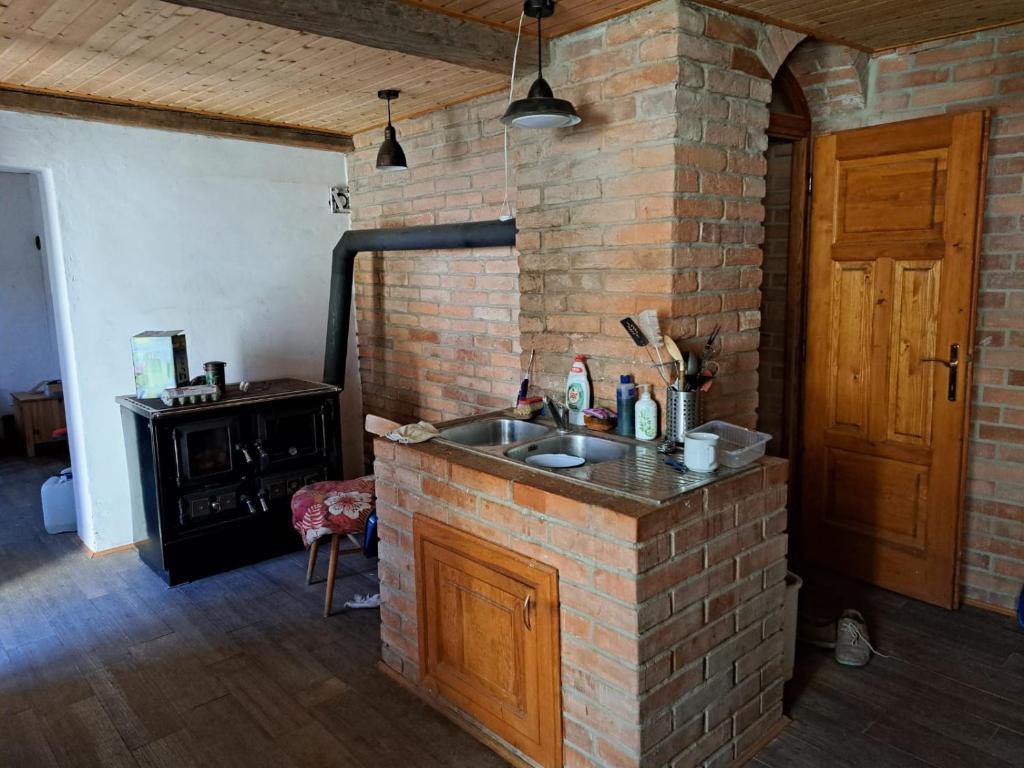 Cihlový pult a kamna