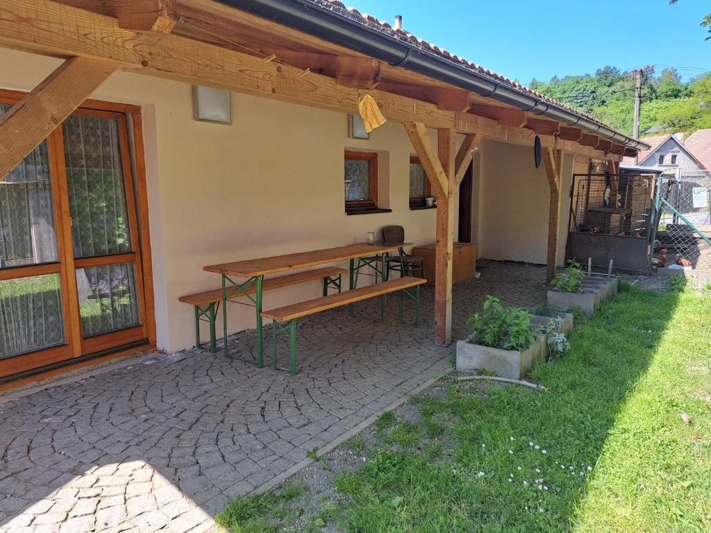 Posezení pod pergolou